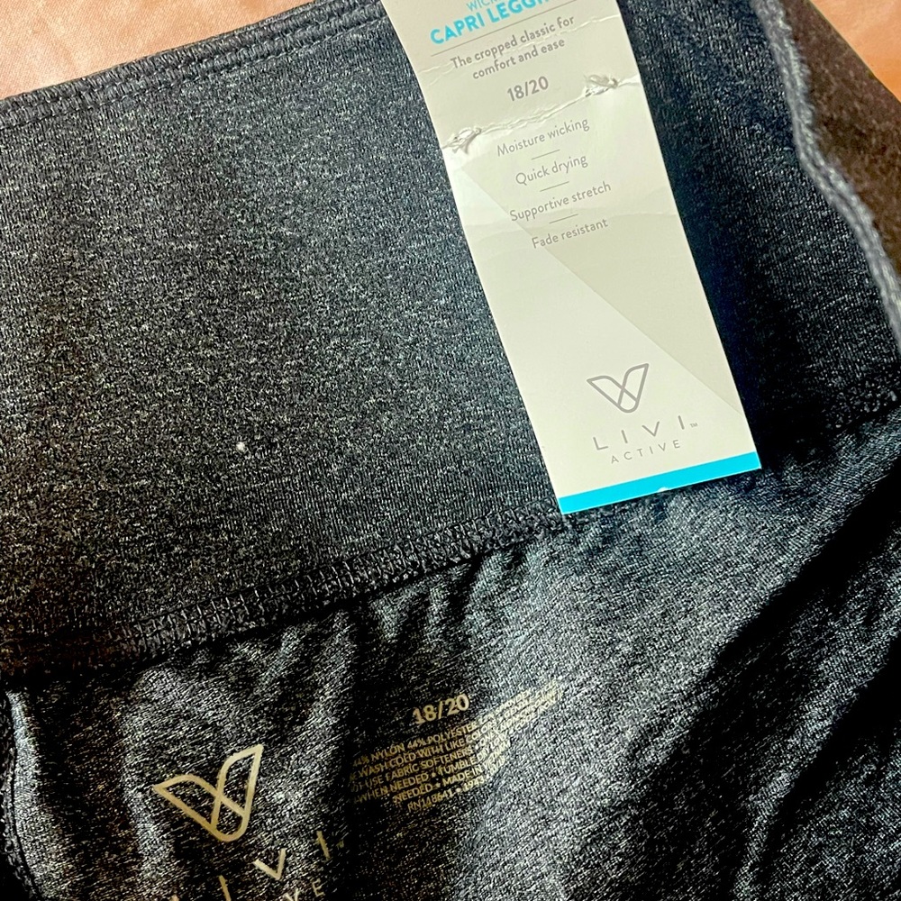 Size 18/20 Lane Bryant Livi Active leggings, capri length